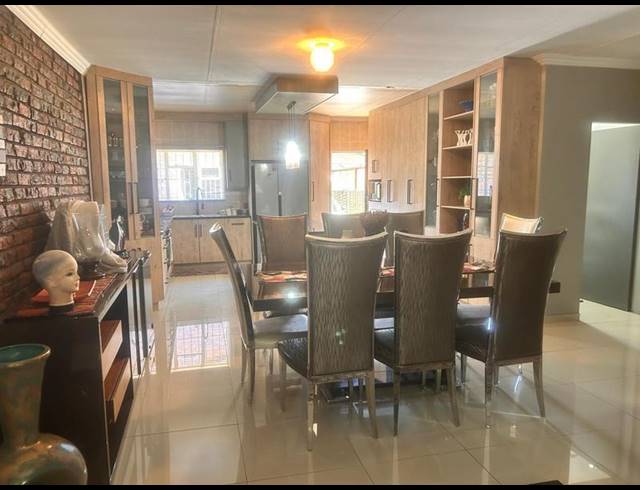 3 BEDROOM TOWNHOUSE FOR SALE IN MEYERVILLE